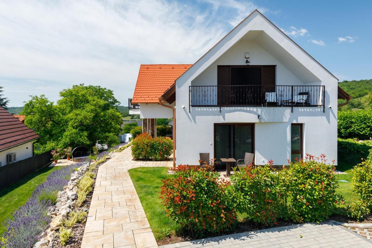 Pilger Apartments Тихань Экстерьер фото