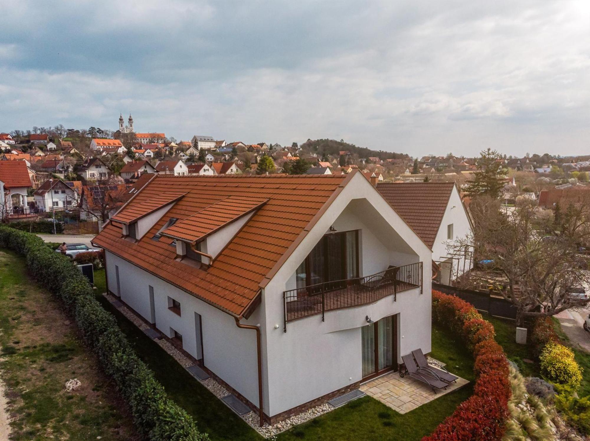 Pilger Apartments Тихань Экстерьер фото