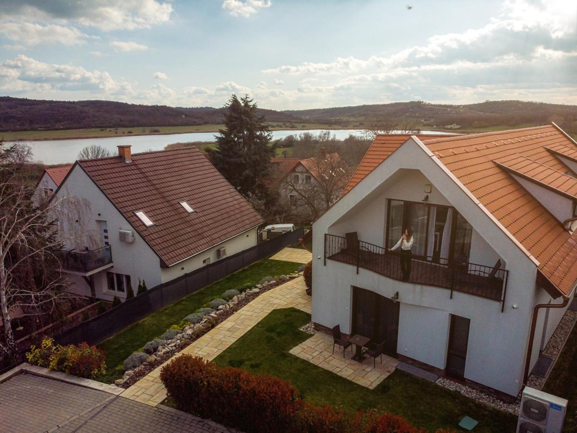 Pilger Apartments Тихань Экстерьер фото