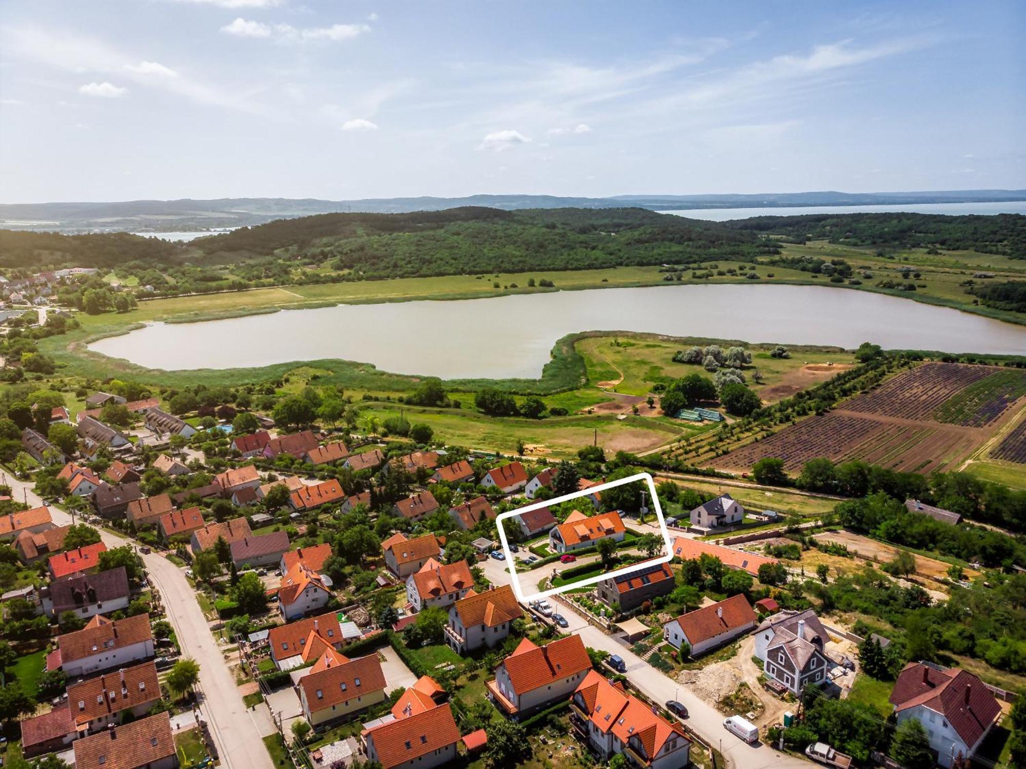 Pilger Apartments Тихань Экстерьер фото