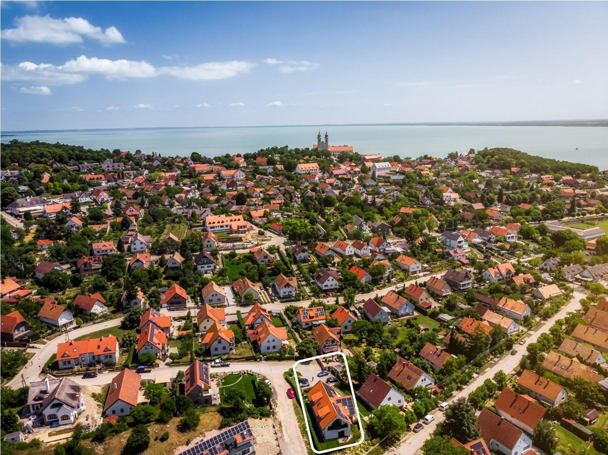 Pilger Apartments Тихань Экстерьер фото