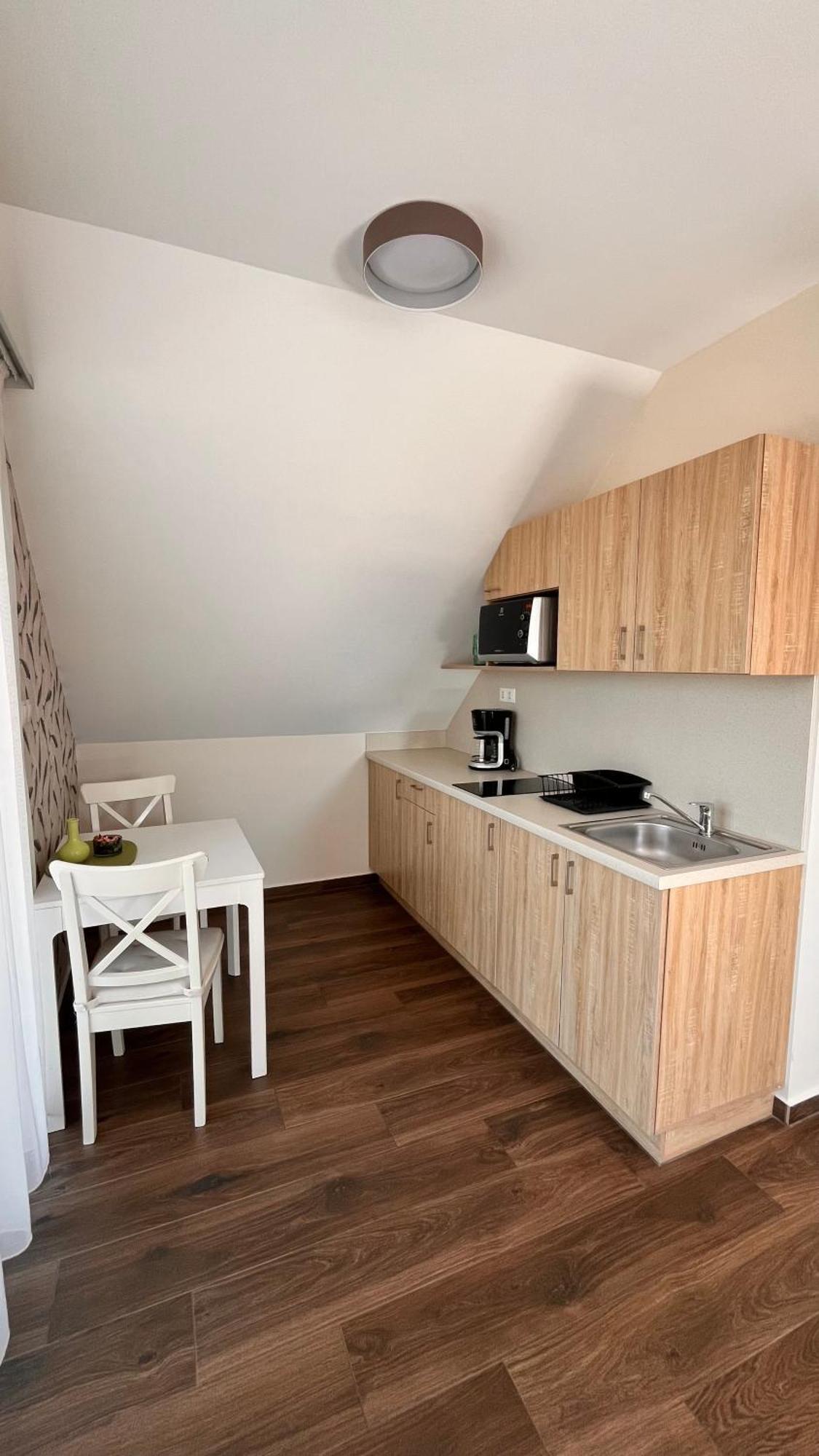Pilger Apartments Тихань Экстерьер фото