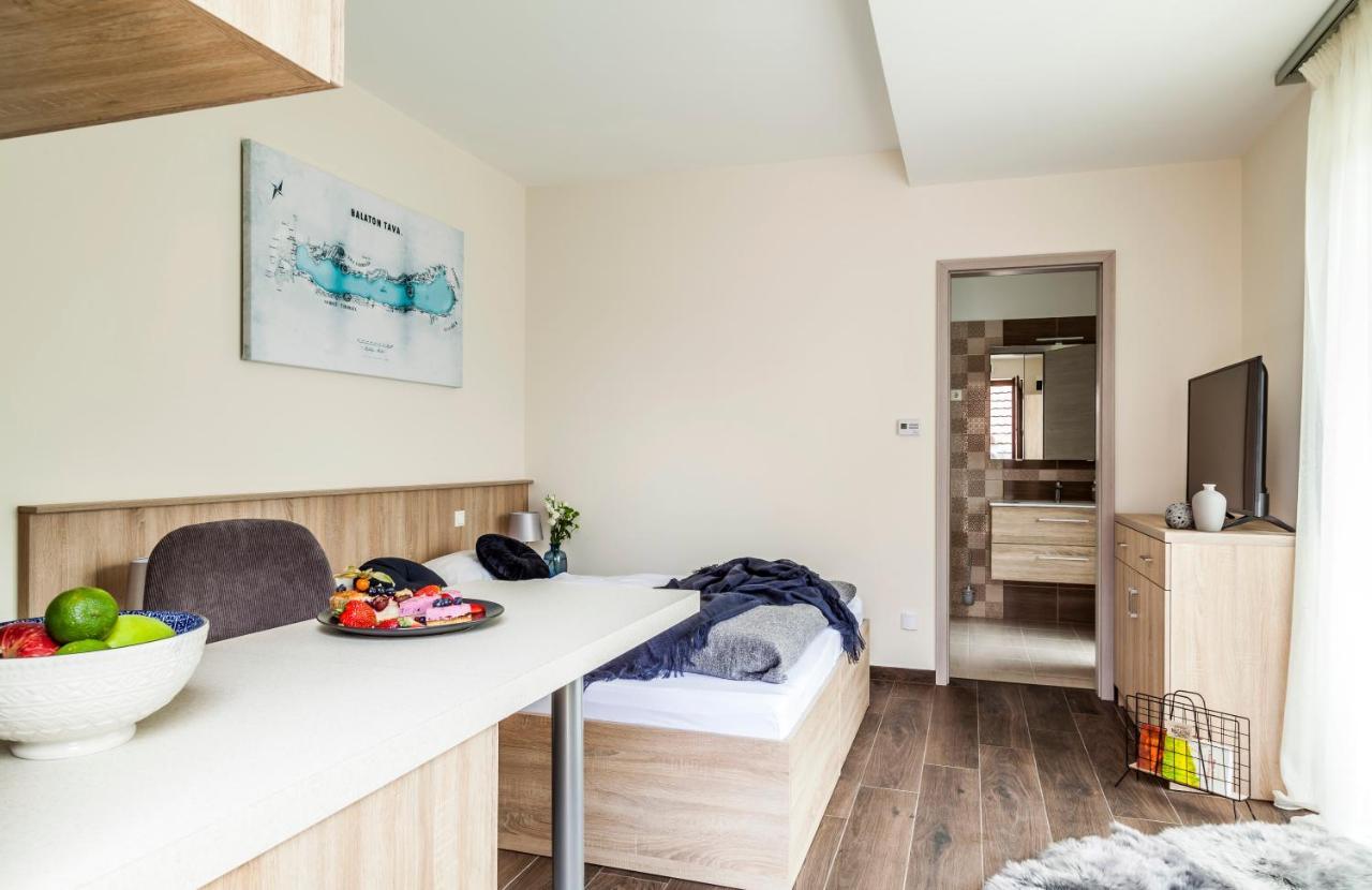 Pilger Apartments Тихань Экстерьер фото