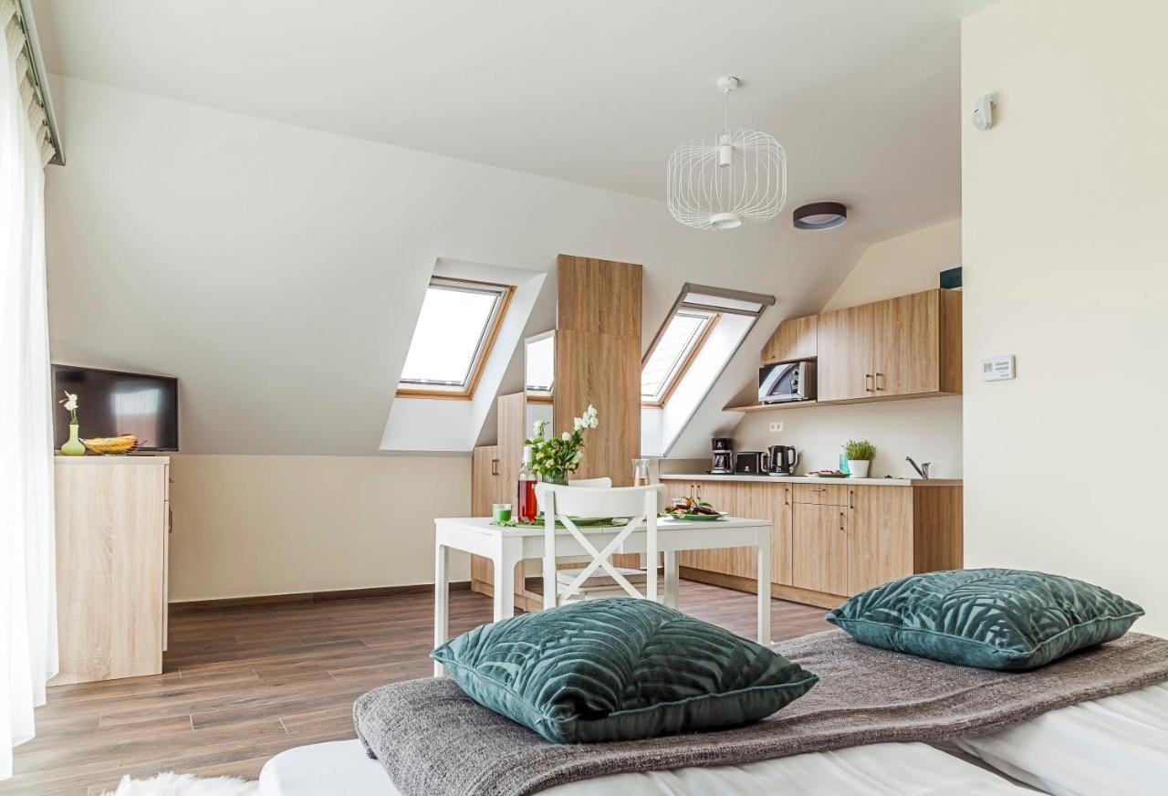 Pilger Apartments Тихань Экстерьер фото